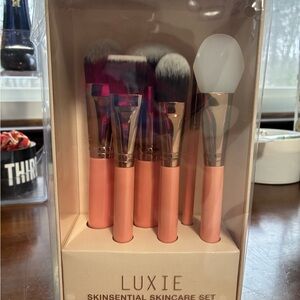 Luxie Skinsential Skincare Set - White and Rose Gold Text